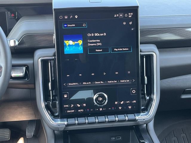 Used 2025 GMC Yukon XL Elevation w/ Elevation Premium Package image 16