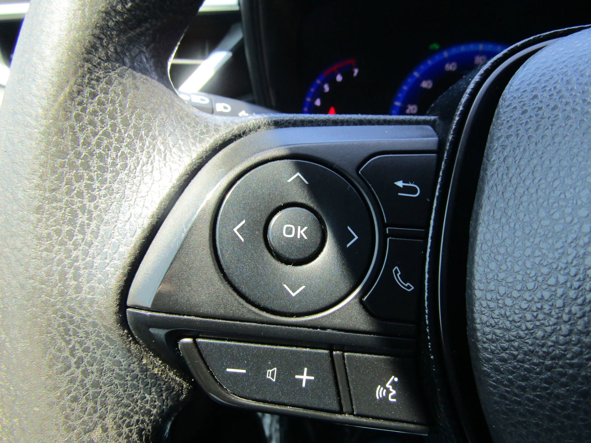 Used 2021 Toyota Corolla LE FWD image 25