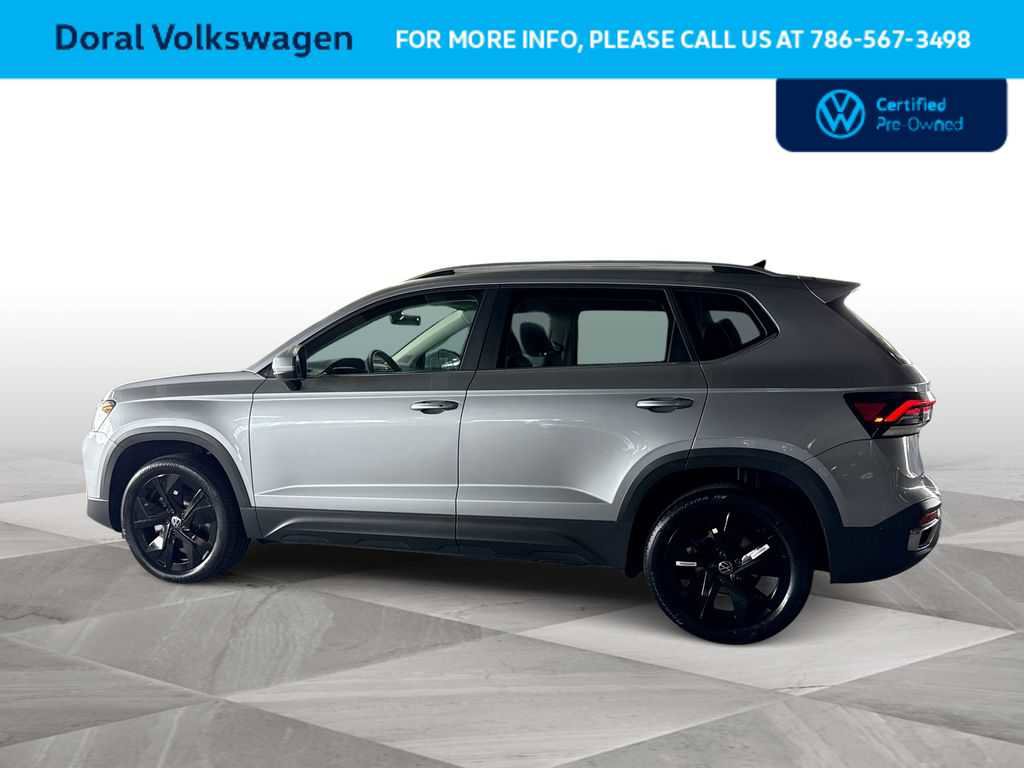 Used 2025 Volkswagen Taos SE FWD image 5