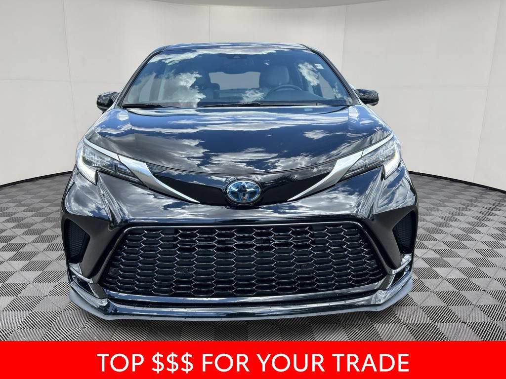 Used 2023 Toyota Sienna XSE w/ XSE Plus Package AWD/4WD image 2