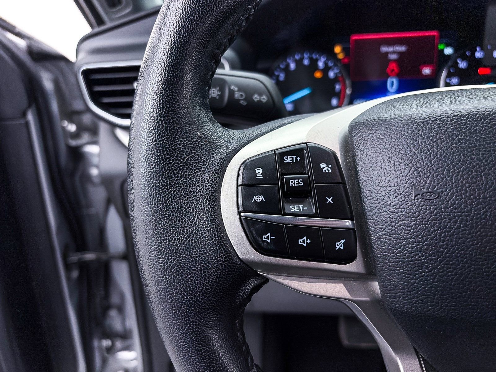 Used 2022 Ford Explorer XLT w/ Equipment Group 202A image 32