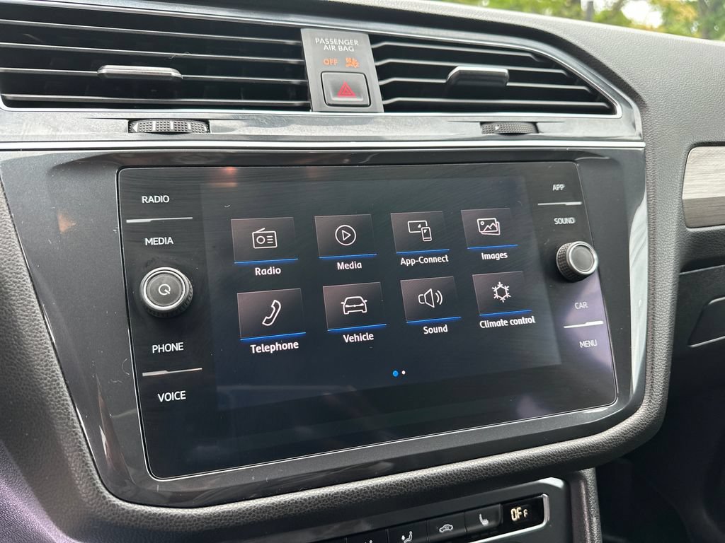Used 2020 Volkswagen Tiguan SE AWD/4WD image 14