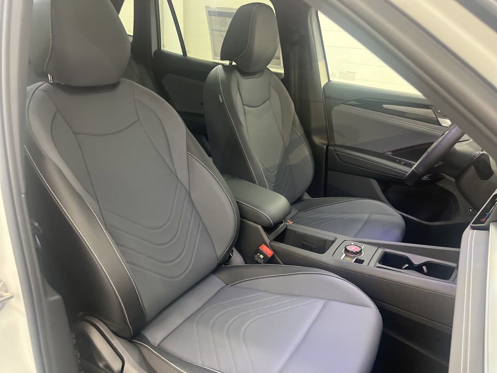 New 2026 Volkswagen Tiguan SE R-Line FWD image 42