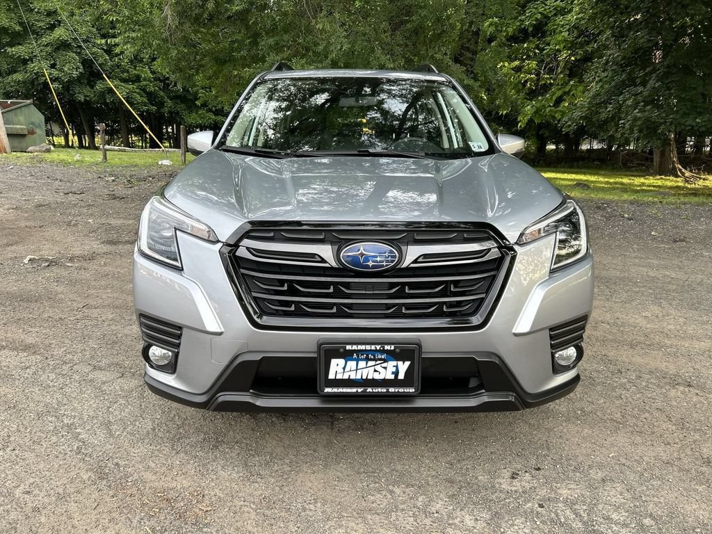 Certified 2023 Subaru Forester Limited AWD/4WD image 3
