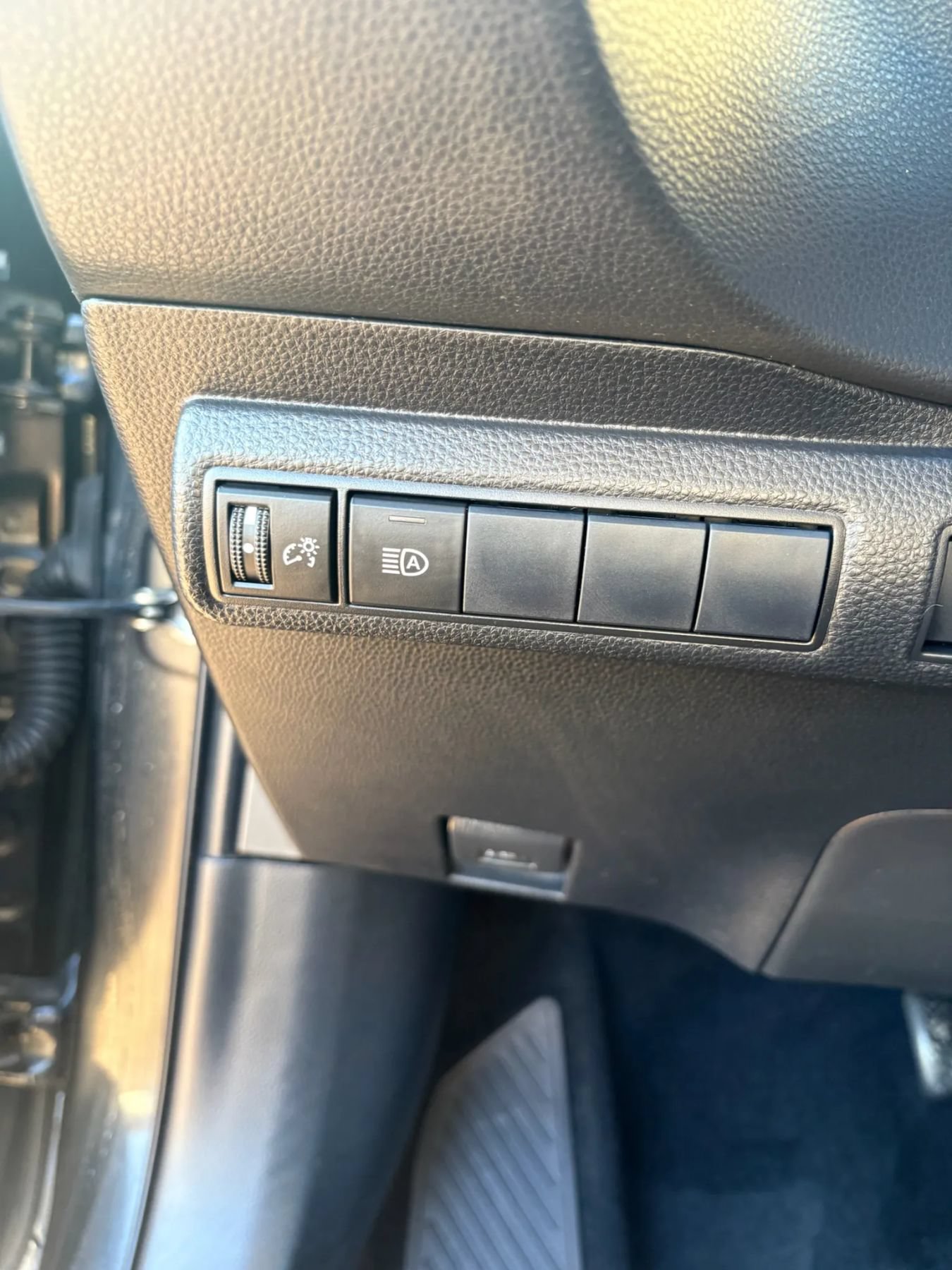 Used 2020 Toyota Corolla LE FWD image 13