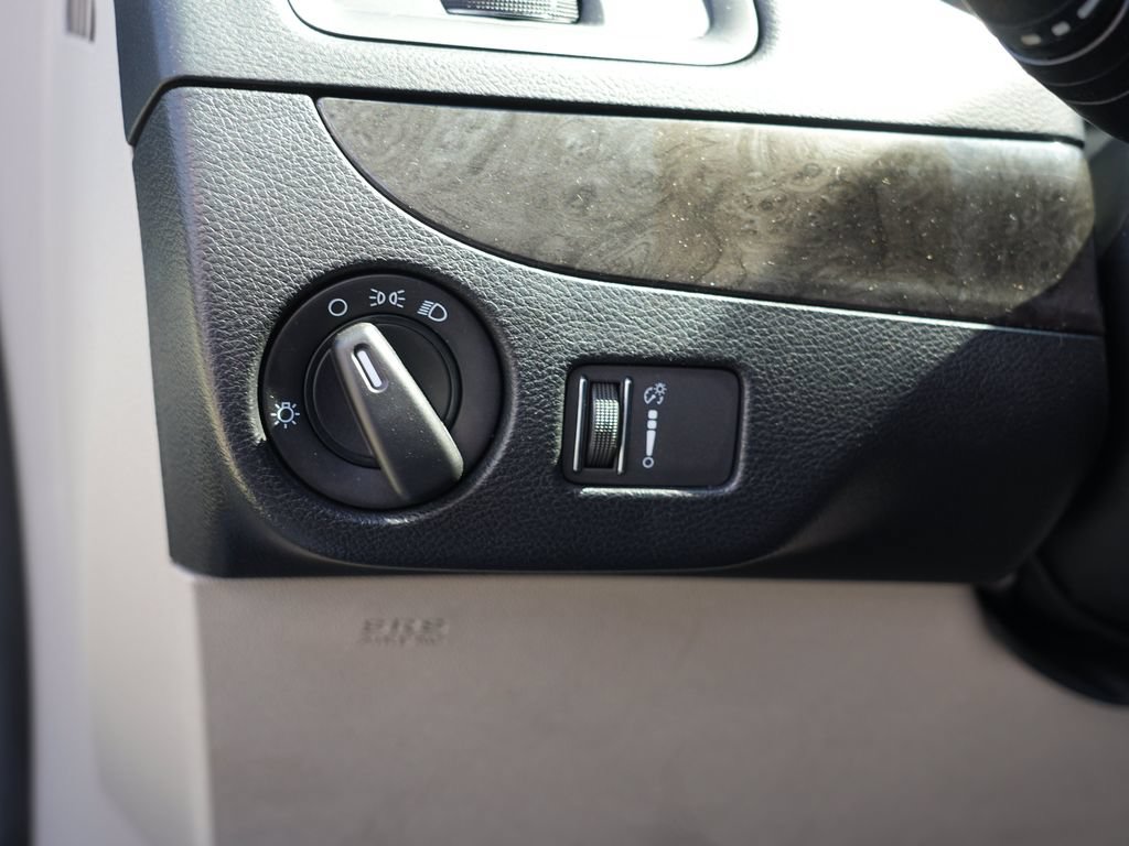Used 2018 Dodge Grand Caravan SE w/ UConnect Hands-Free Group FWD image 17