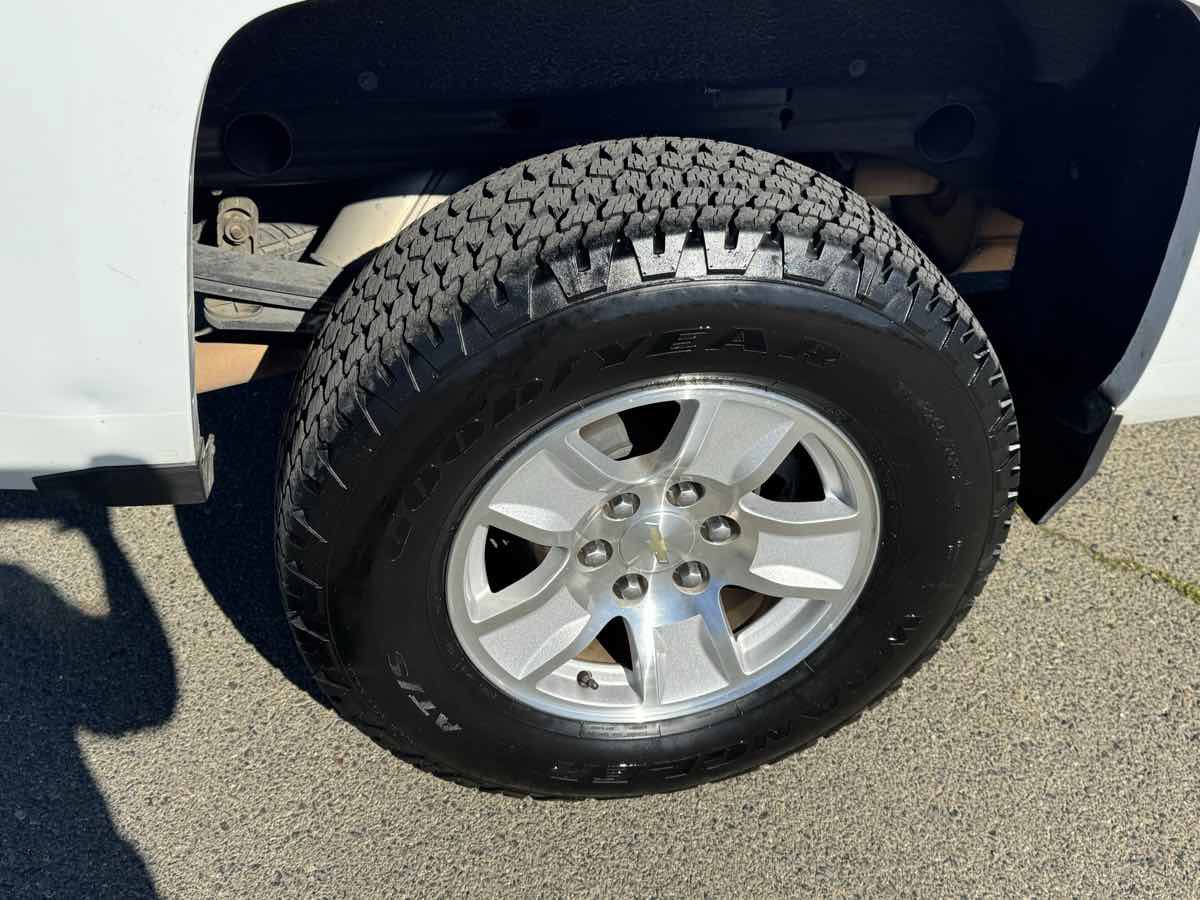 Used 2018 Chevrolet Silverado 1500 LT w/ All Star Edition image 31