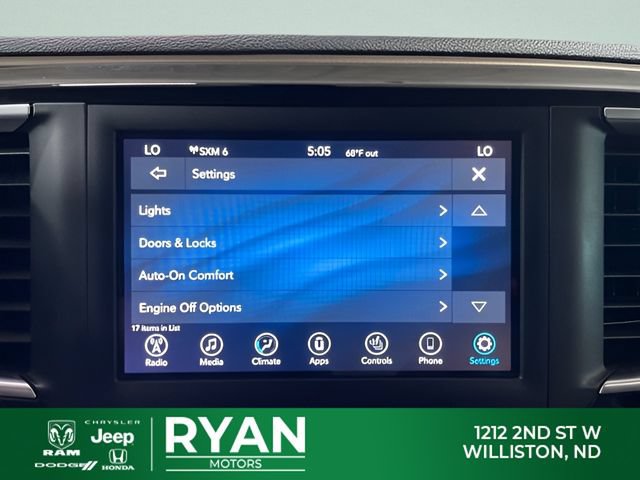 Used 2018 Chrysler Pacifica Touring-L FWD image 21