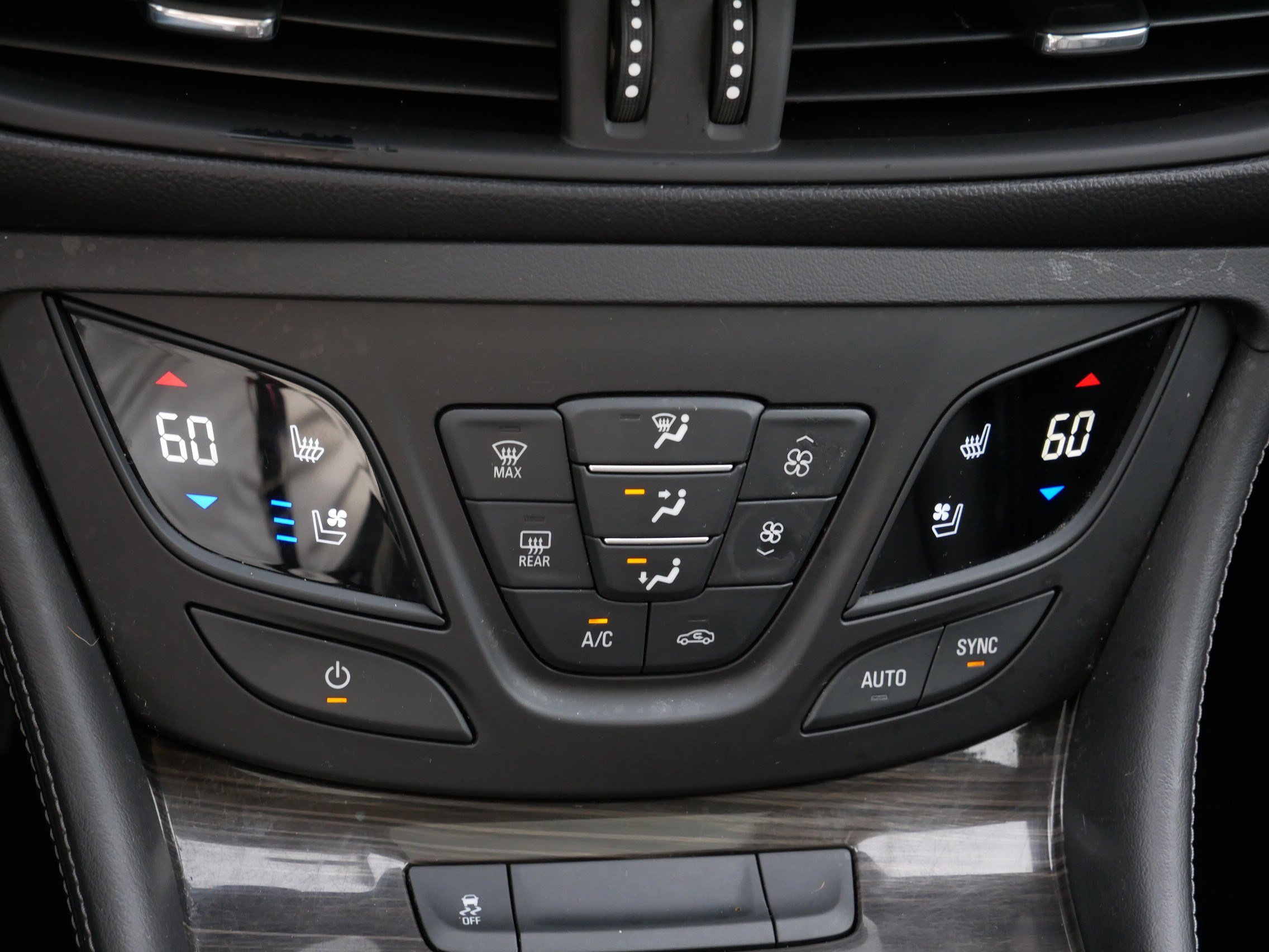 Used 2019 Buick Envision Premium w/ Driver Confidence Package image 23