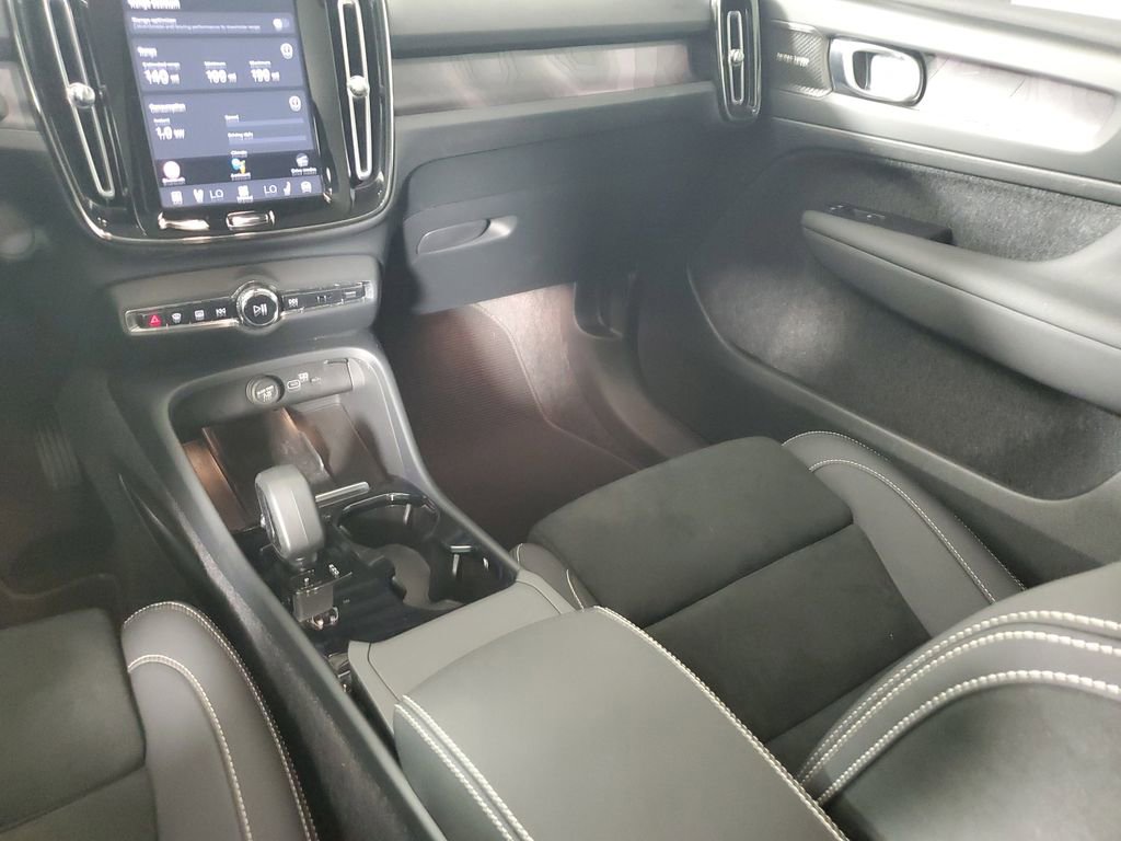 Used 2023 Volvo C40 P8 Recharge Ultimate image 19