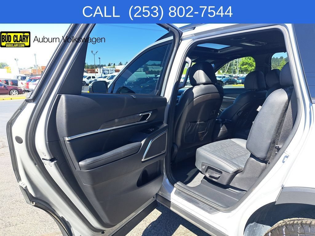 Used 2025 Kia Telluride AWD image 19