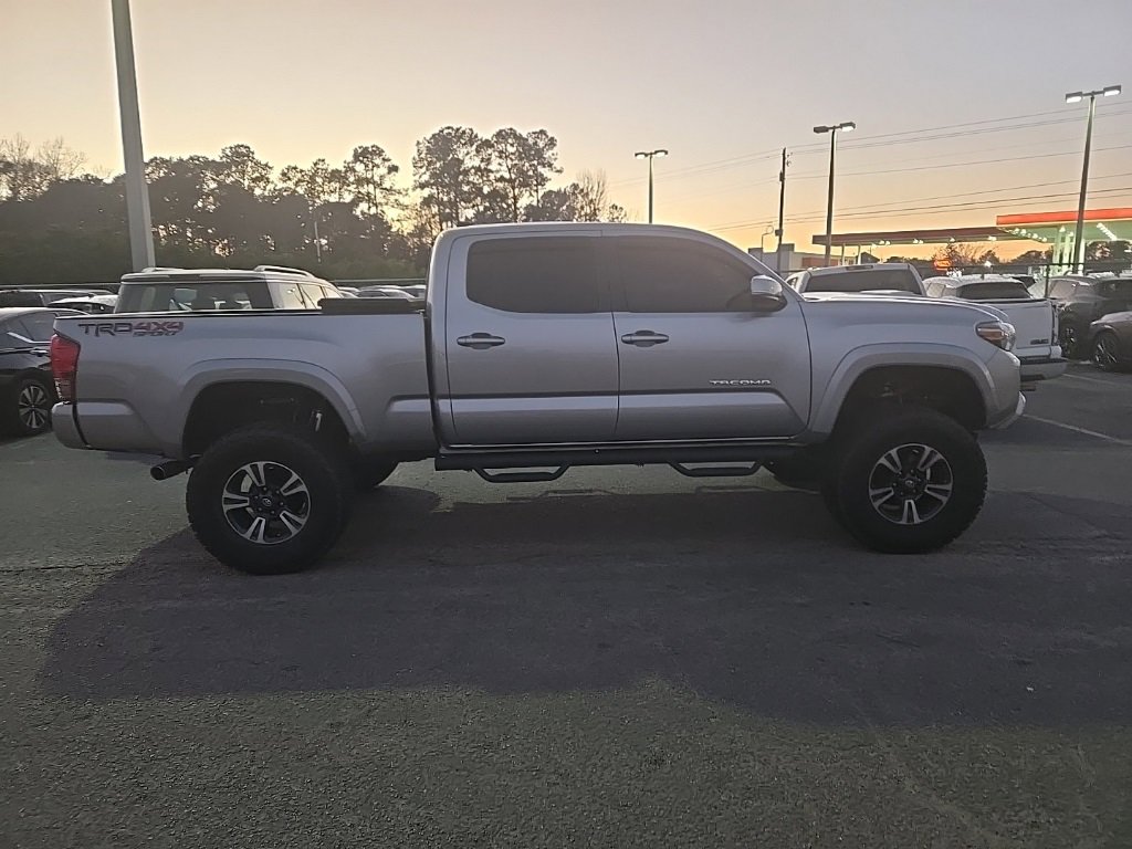 Used 2017 Toyota Tacoma TRD Sport w/ Premium & Technology Package image 8