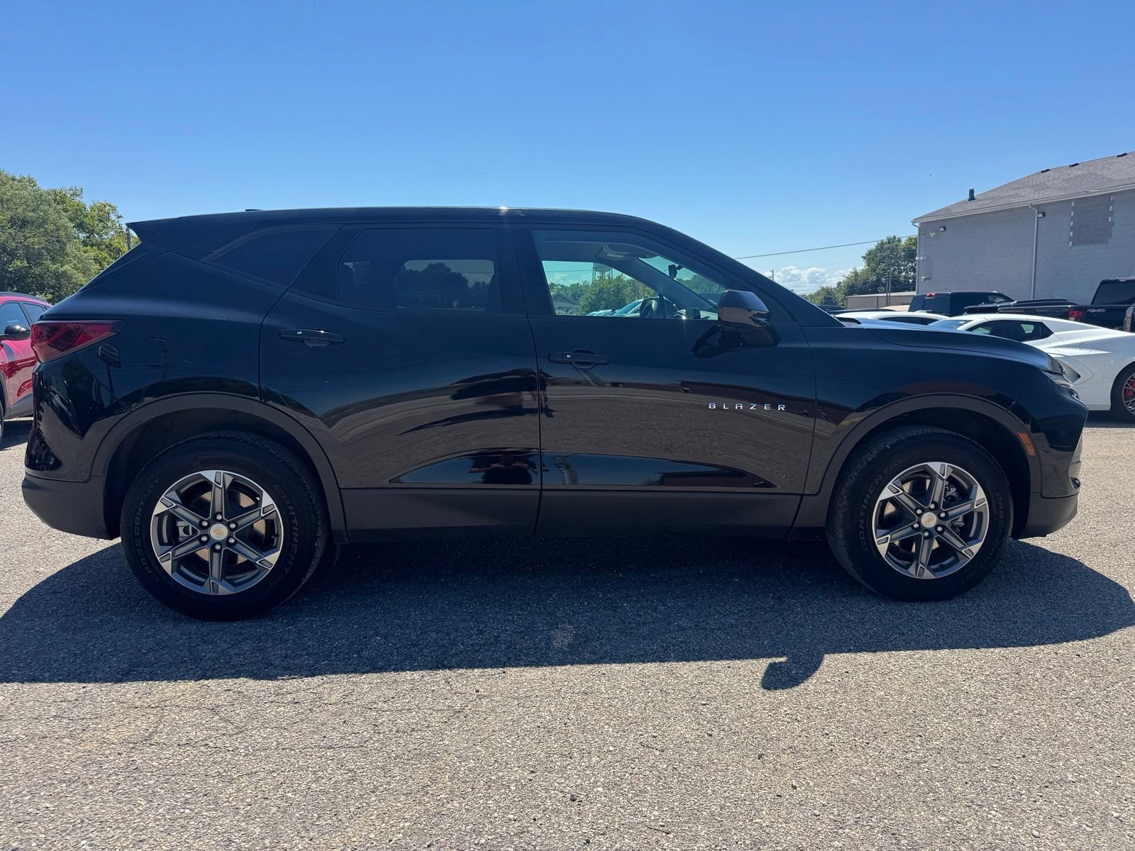Used 2025 Chevrolet Blazer LT FWD image 7