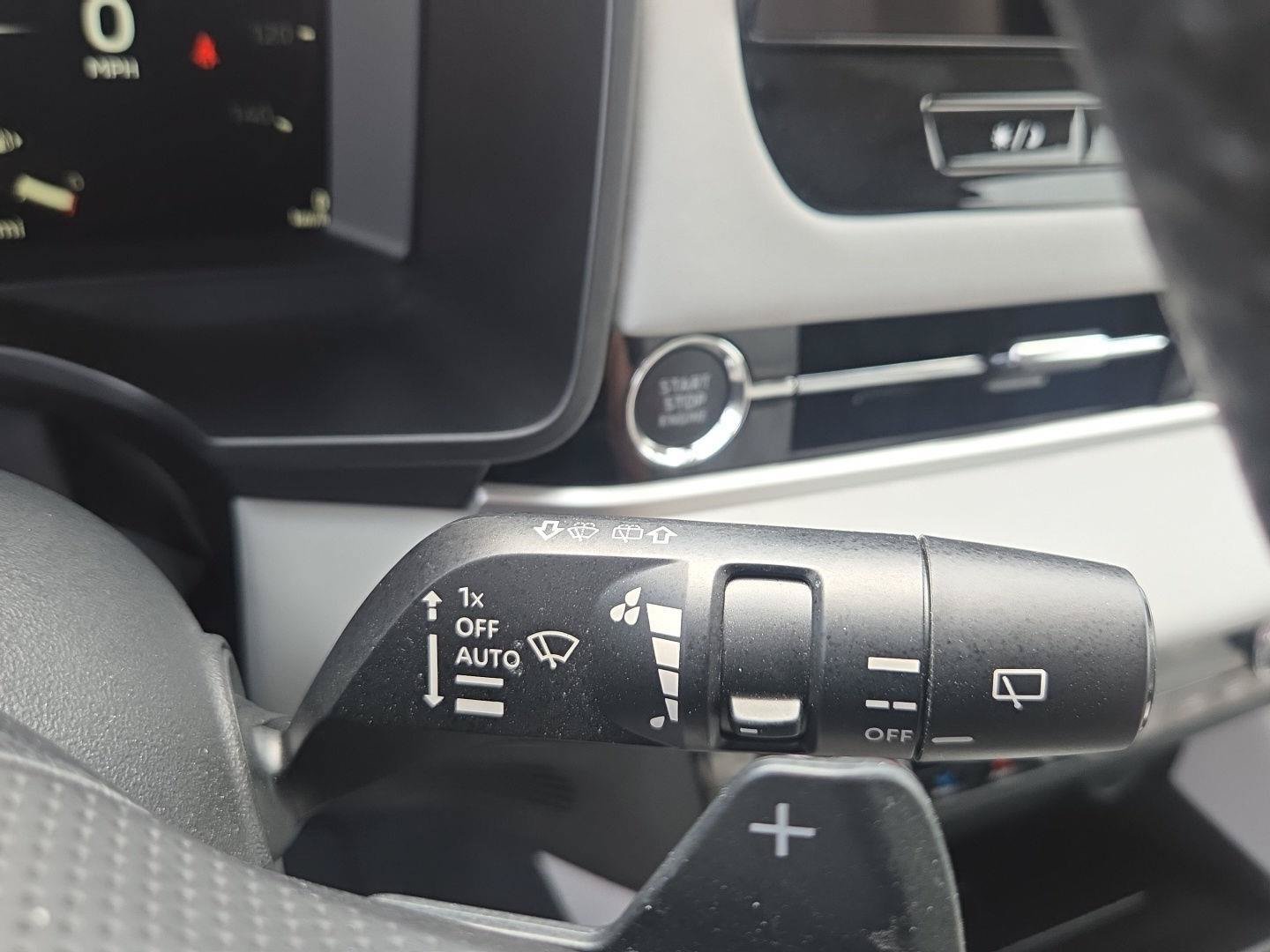 Used 2025 Mitsubishi Outlander AWD image 29