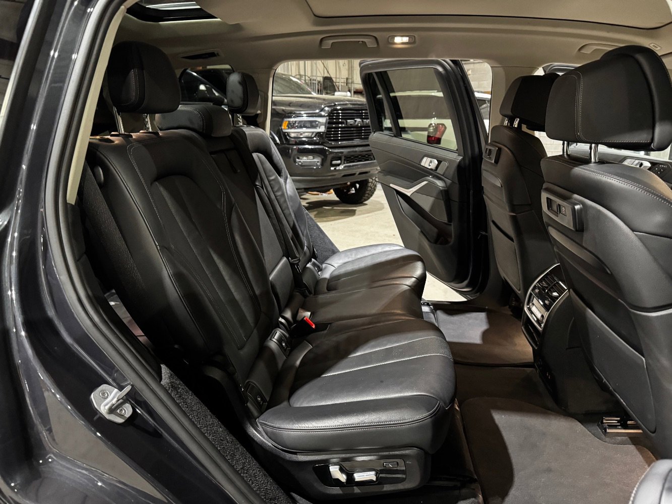 Used 2020 BMW X7 xDrive40i w/ Premium Package image 23