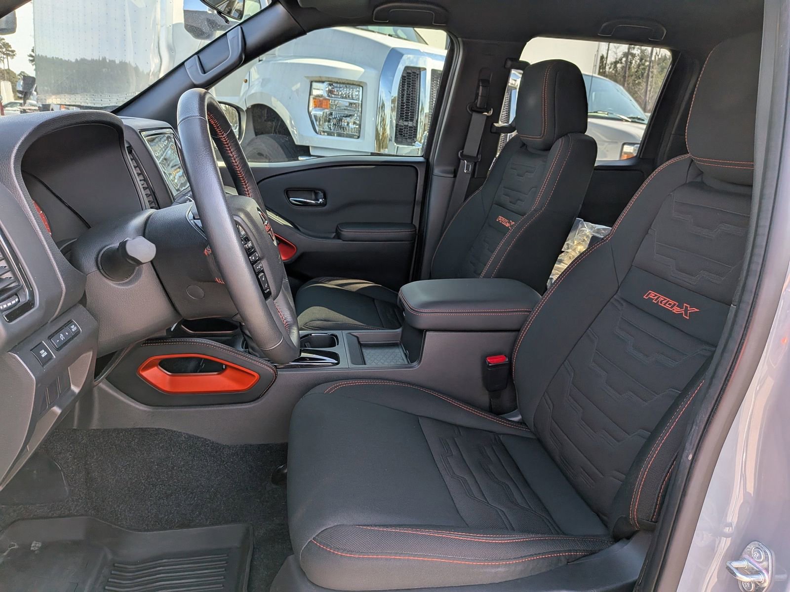 Used 2024 Nissan Frontier Pro-X image 22