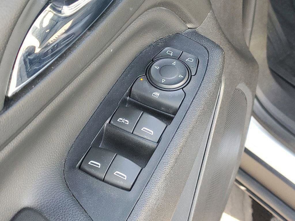 Used 2018 Chevrolet Equinox LT FWD image 20