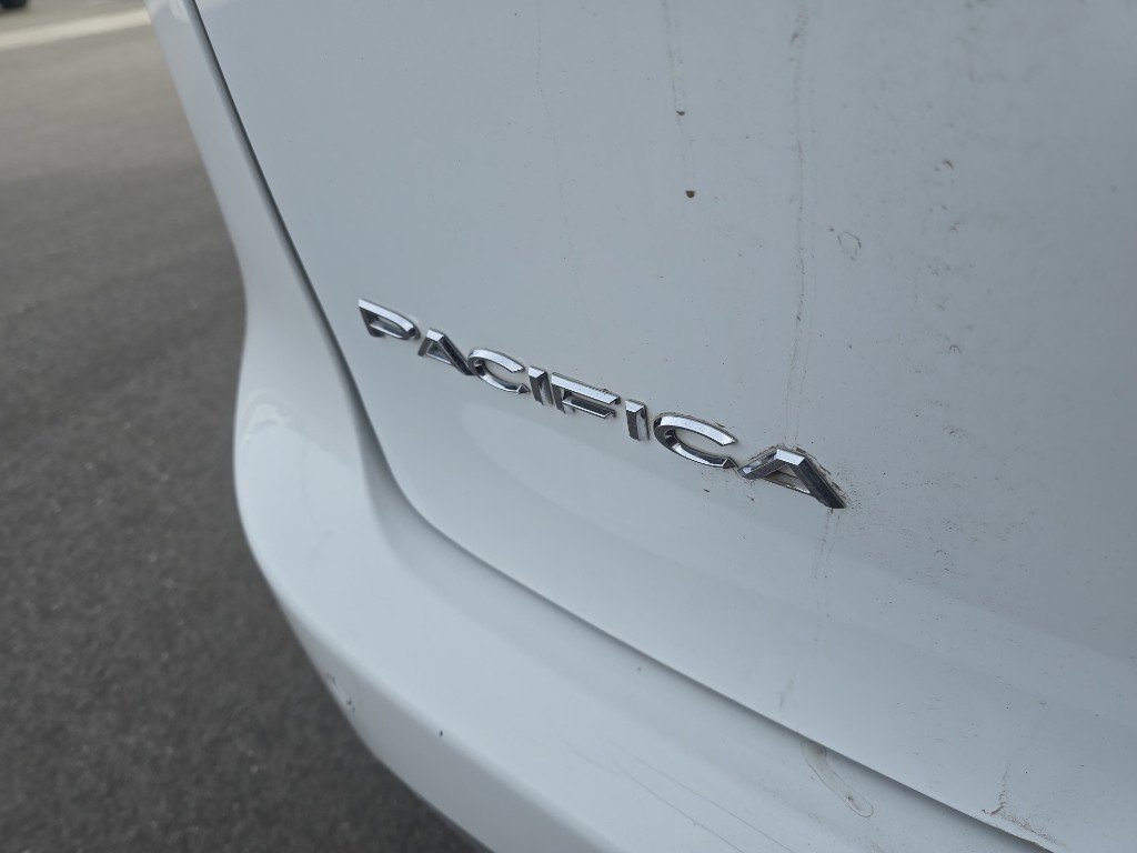 Used 2022 Chrysler Pacifica Limited image 10