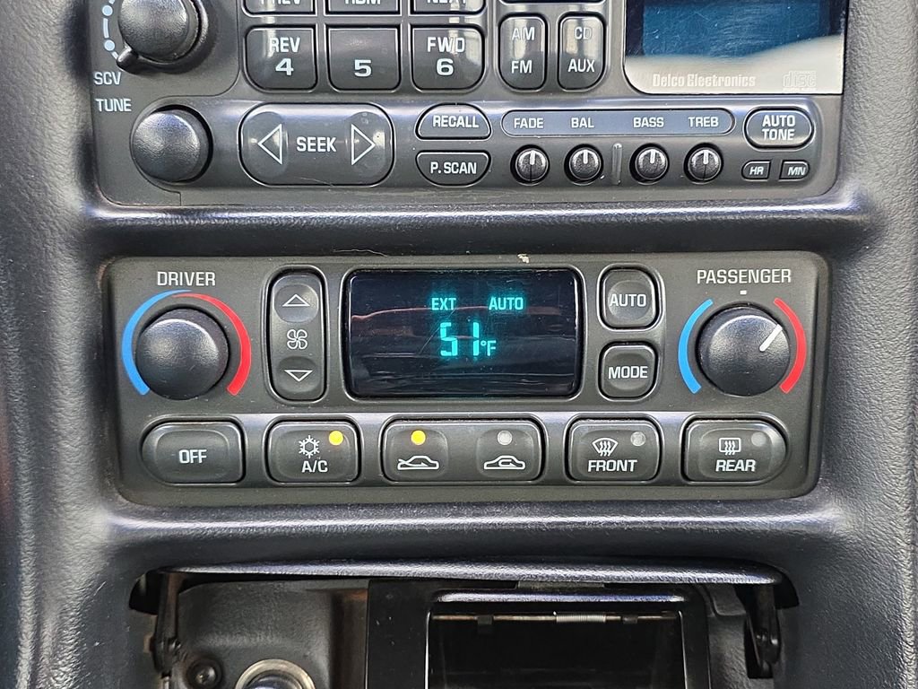 Used 2000 Chevrolet Corvette Convertible w/ Memory Pkg image 22