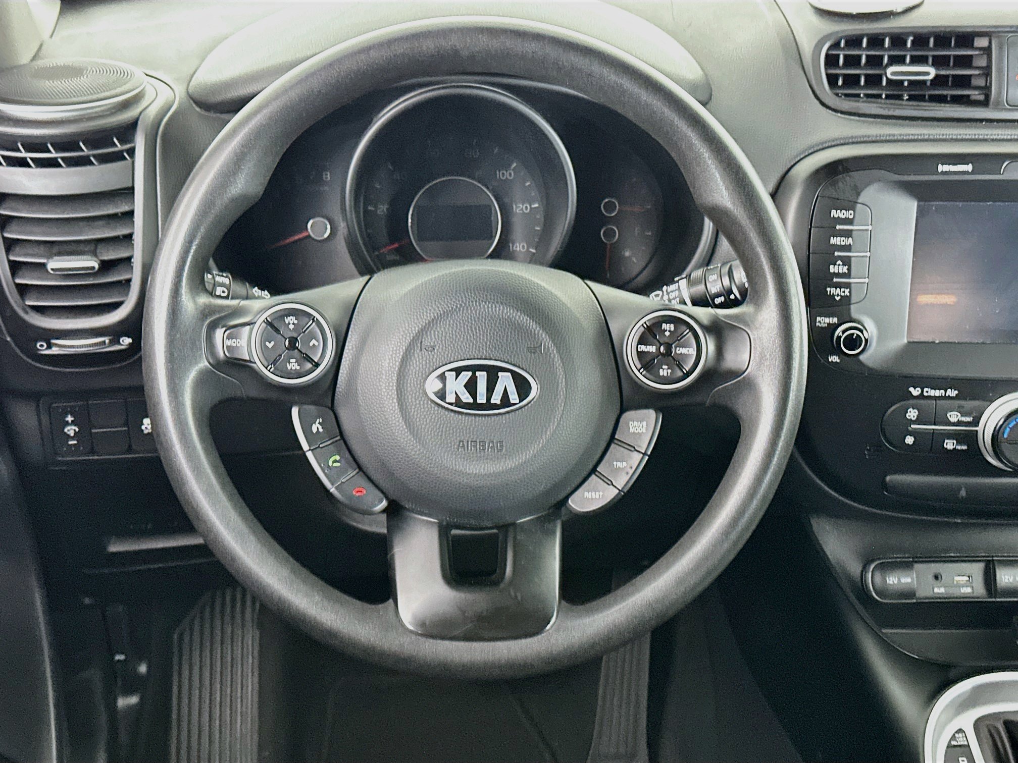Used 2018 Kia Soul + FWD image 18
