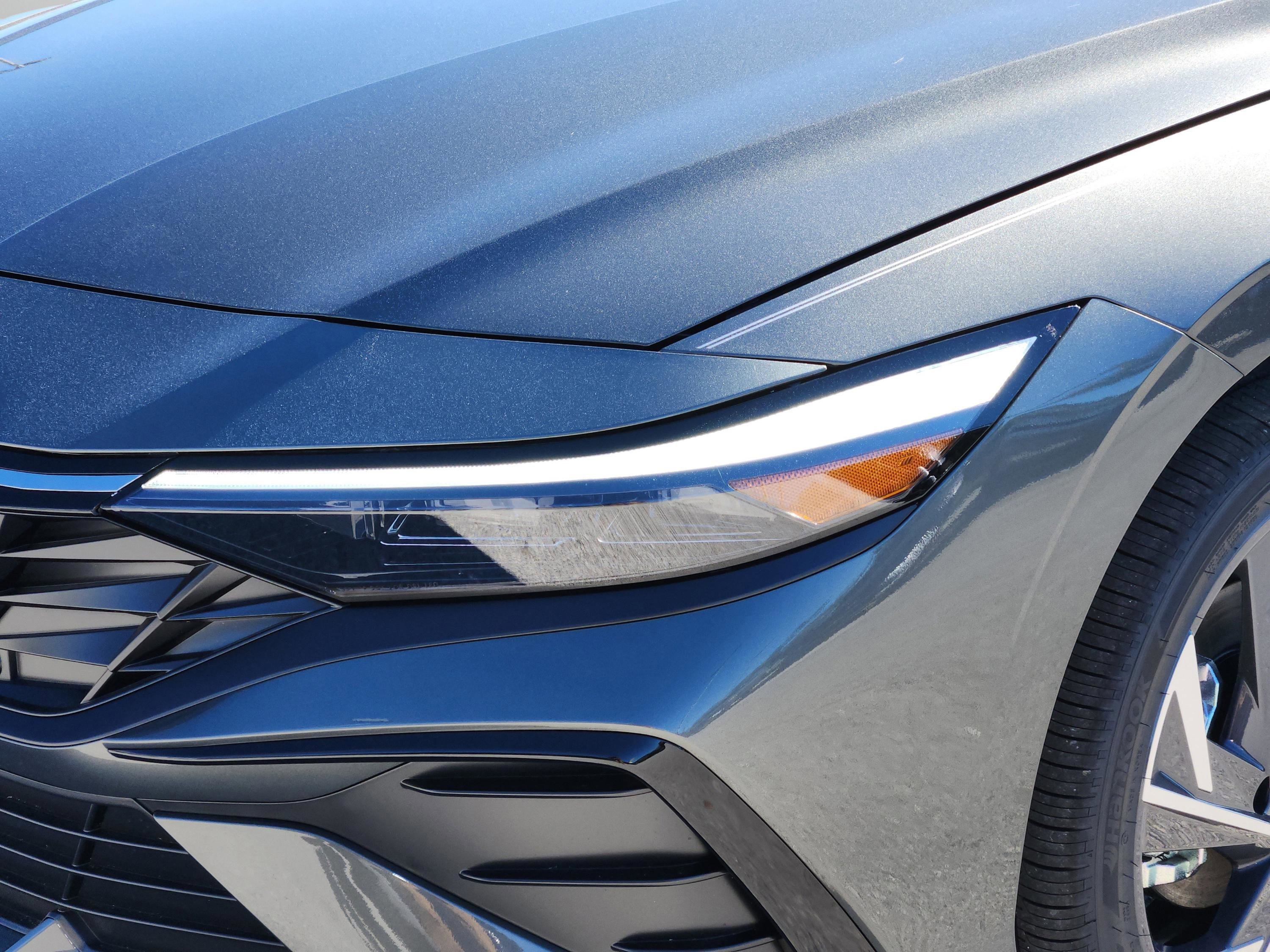 New 2026 Hyundai Elantra Limited FWD image 10