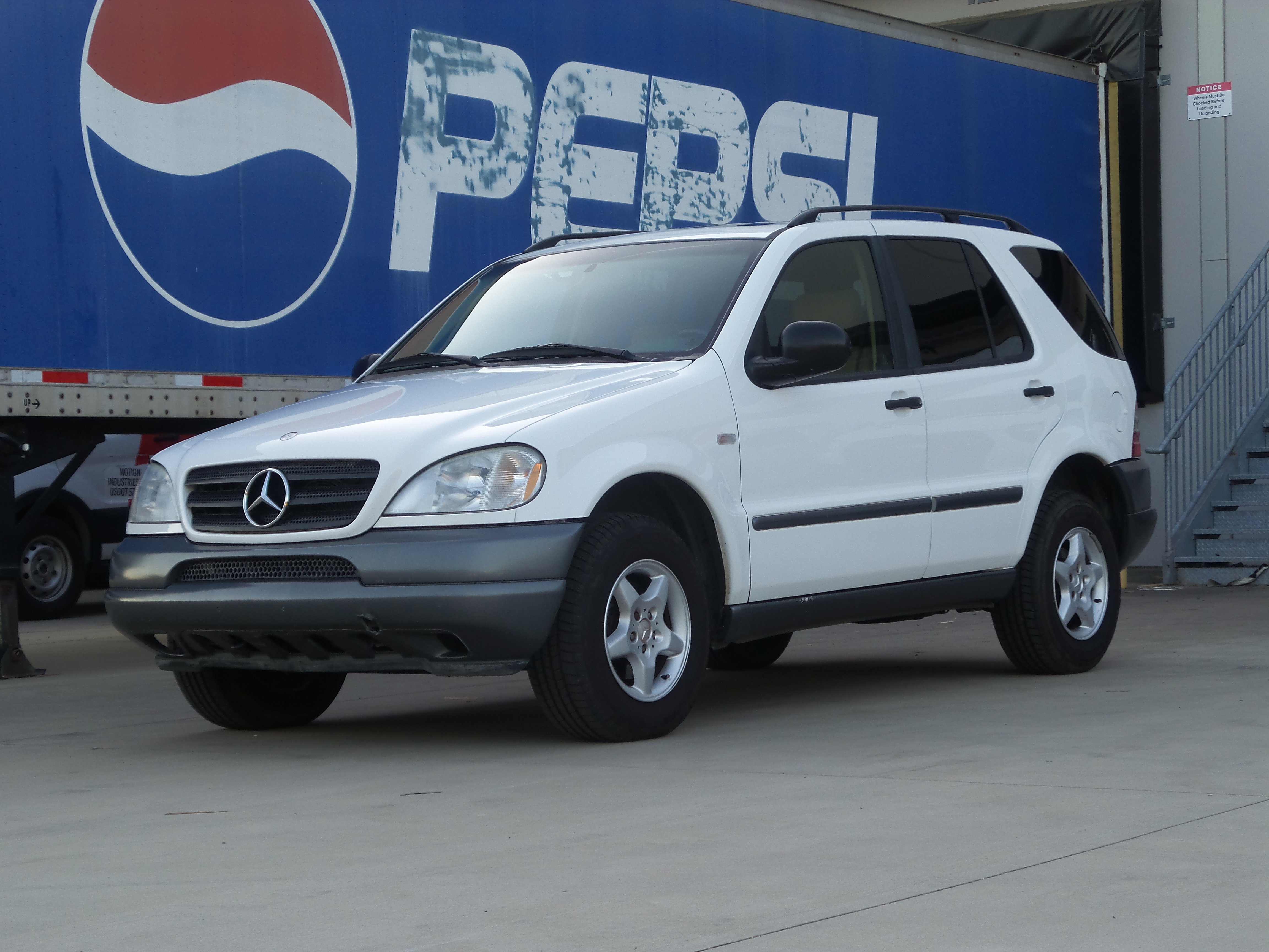 Used 1999 Mercedes-Benz ML 320 4MATIC image 1