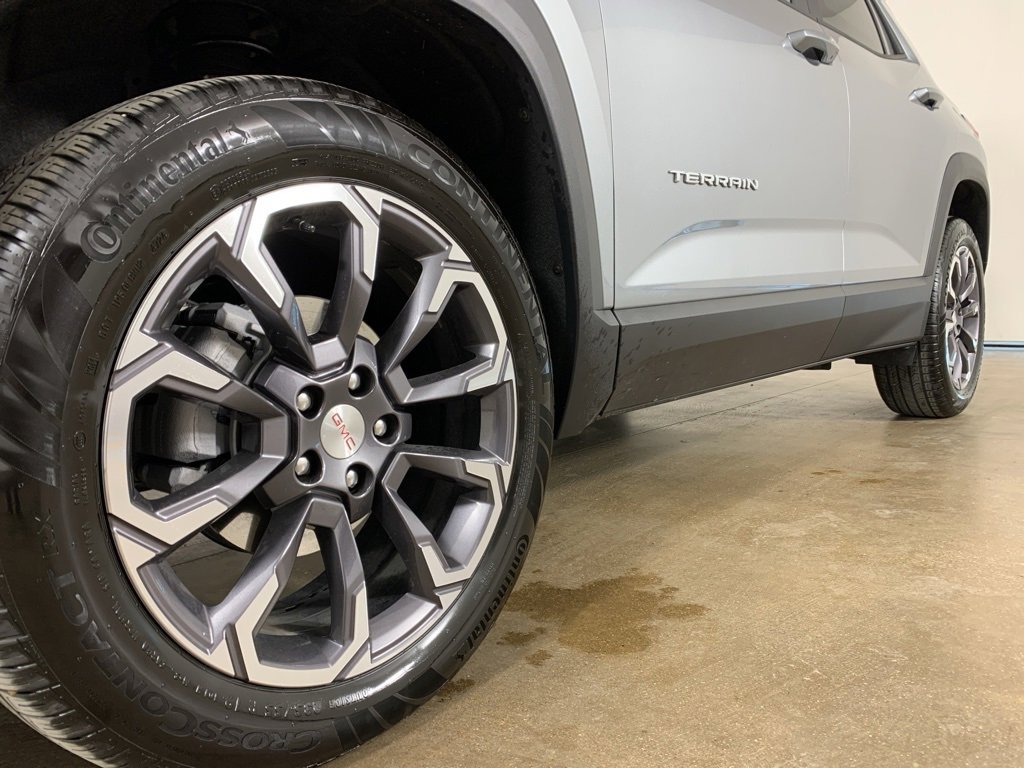 Used 2025 GMC Terrain Elevation w/ Elevation Premium Package image 2