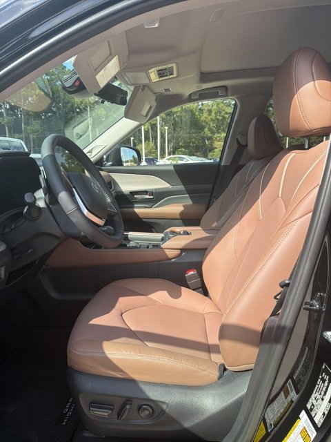 Used 2026 Toyota Grand Highlander Platinum image 2