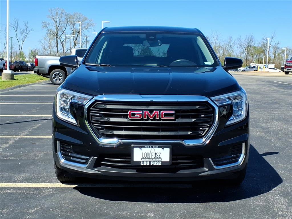 Used 2024 GMC Terrain SLE image 33