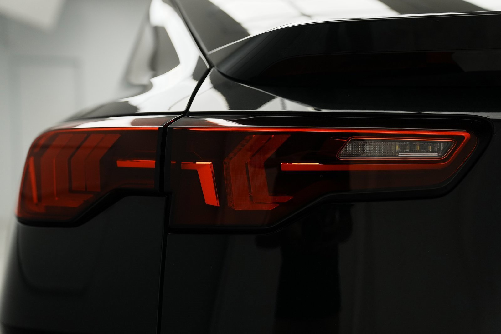 Used 2025 BMW X2 xDrive28i w/ Convenience Package image 18