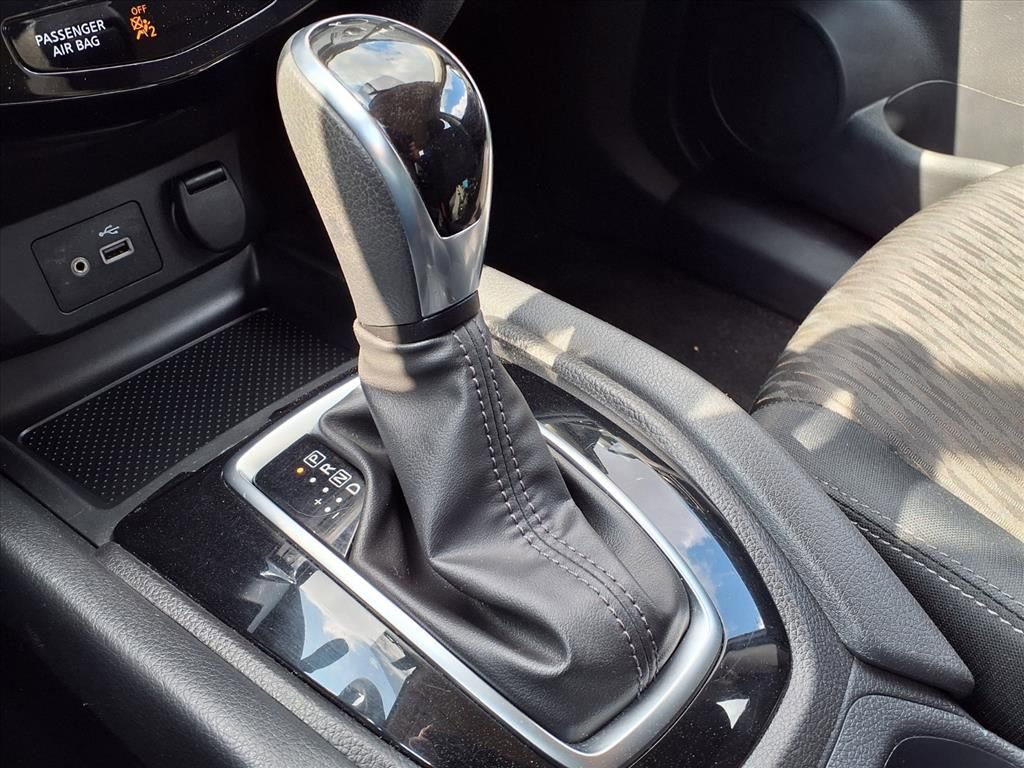 Used 2019 Nissan Rogue S image 25