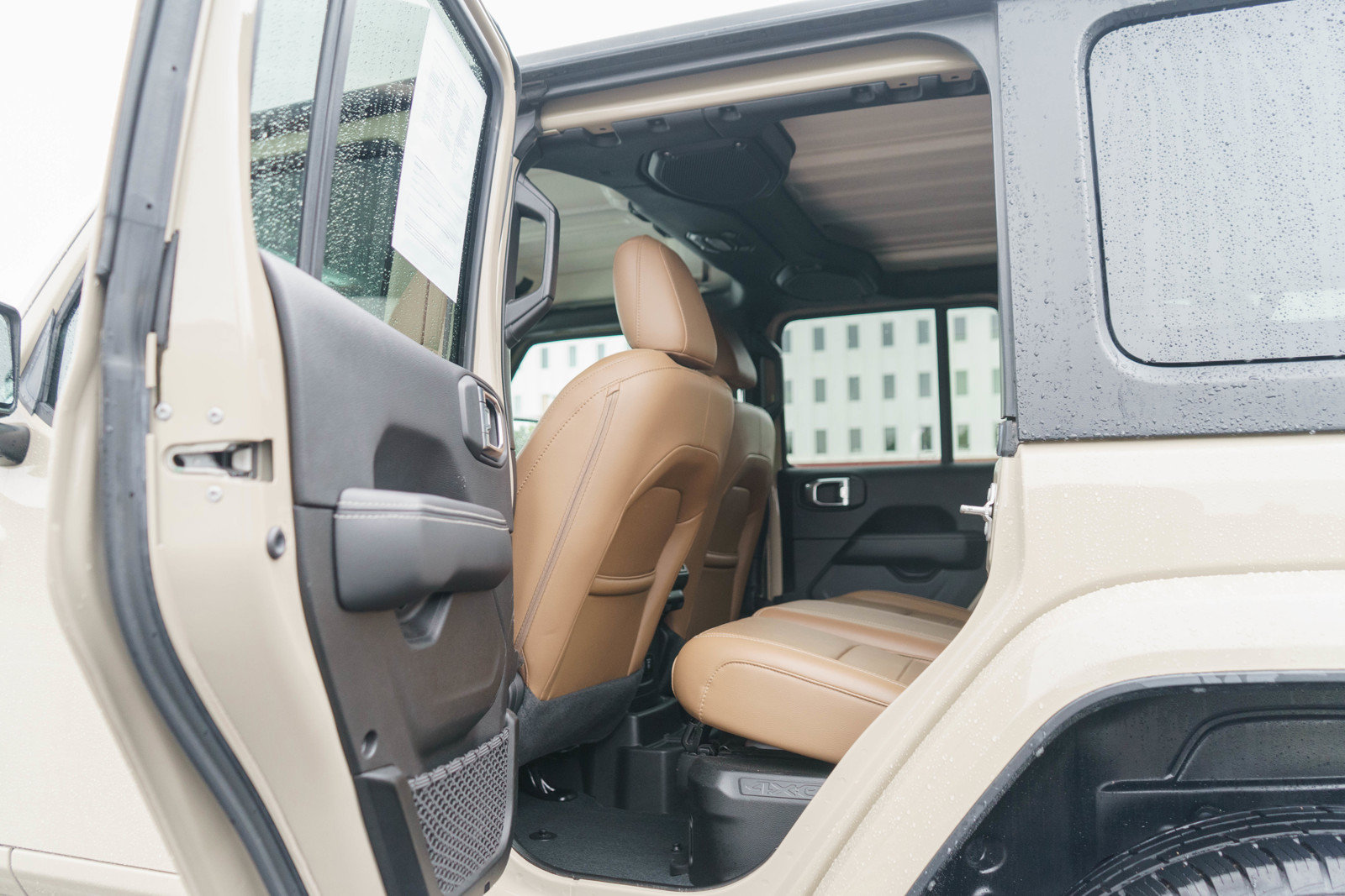 Used 2022 Jeep Wrangler Unlimited Sahara w/ Cold Weather Group AWD/4WD image 14