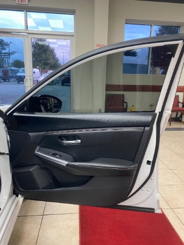 Used 2024 Nissan Sentra SR FWD image 9