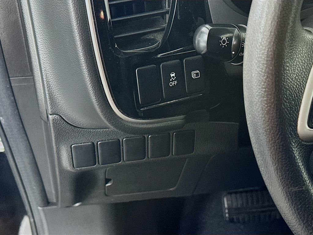 Used 2018 Mitsubishi Outlander ES image 14