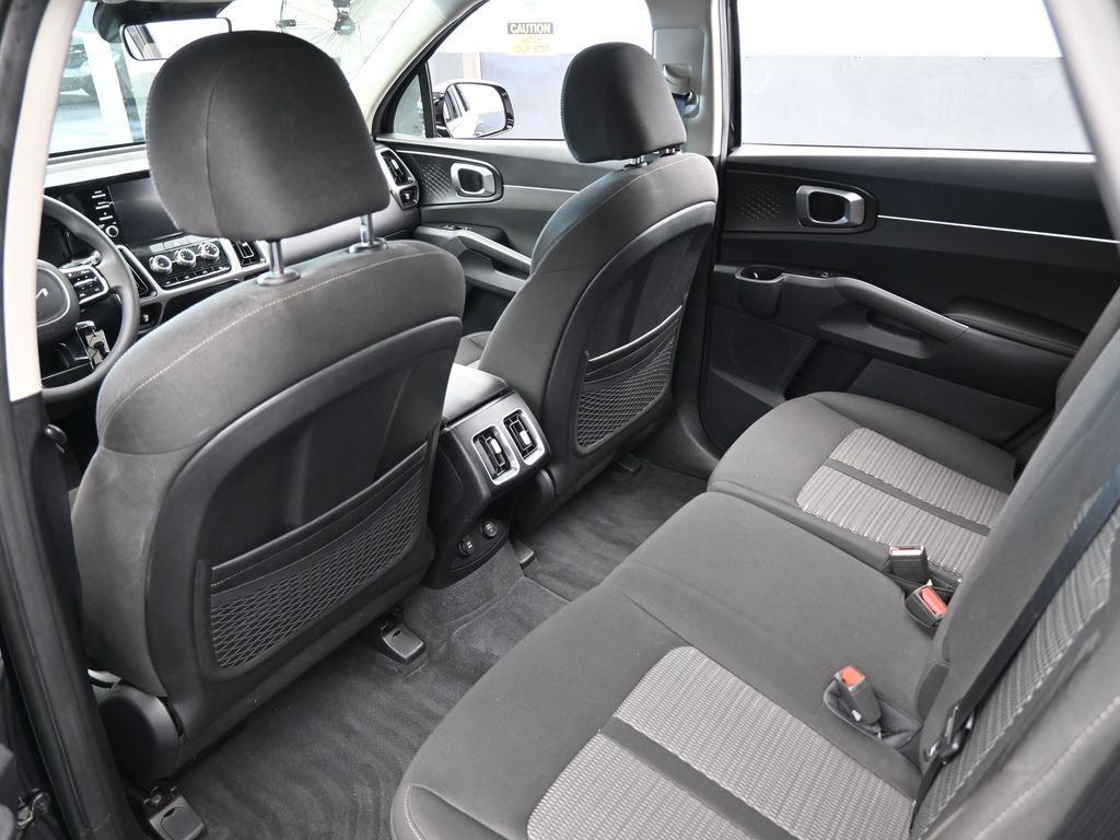 Used 2022 Kia Sorento LX image 33