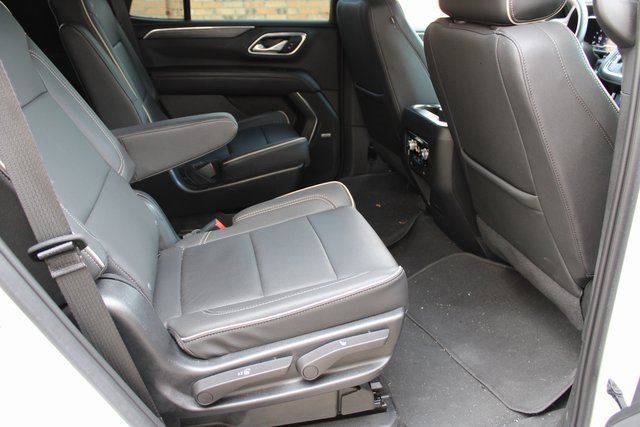 Used 2023 GMC Yukon SLT w/ SLT Premium Package image 19