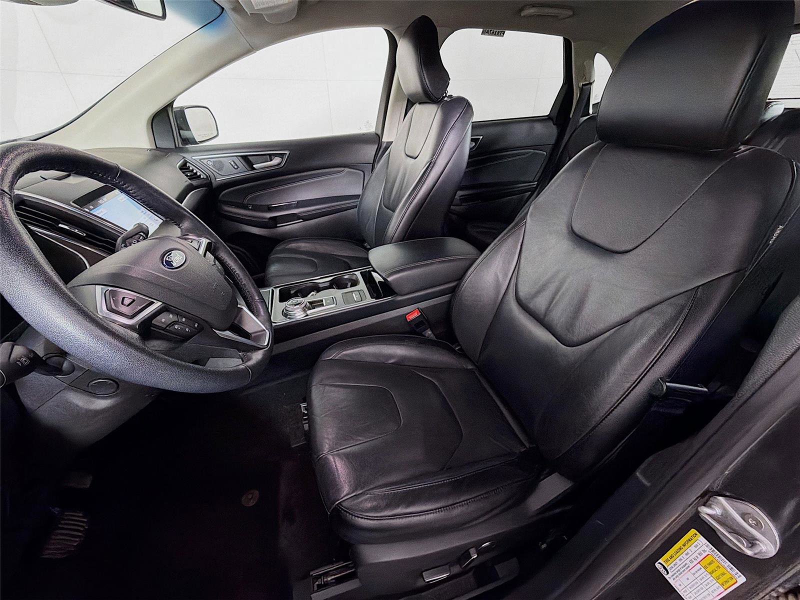 Used 2019 Ford Edge Titanium image 11