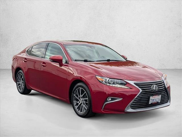 Used 2017 Lexus ES 350 w/ Luxury Package FWD image 3