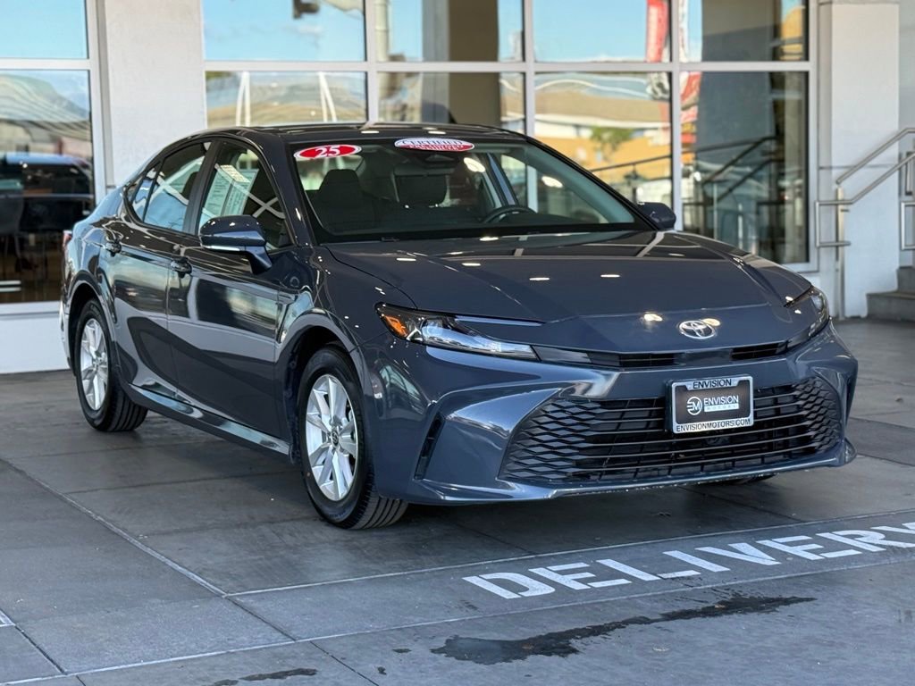 Used 2025 Toyota Camry LE image 7