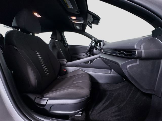 Certified 2025 Hyundai Elantra Sport FWD image 29
