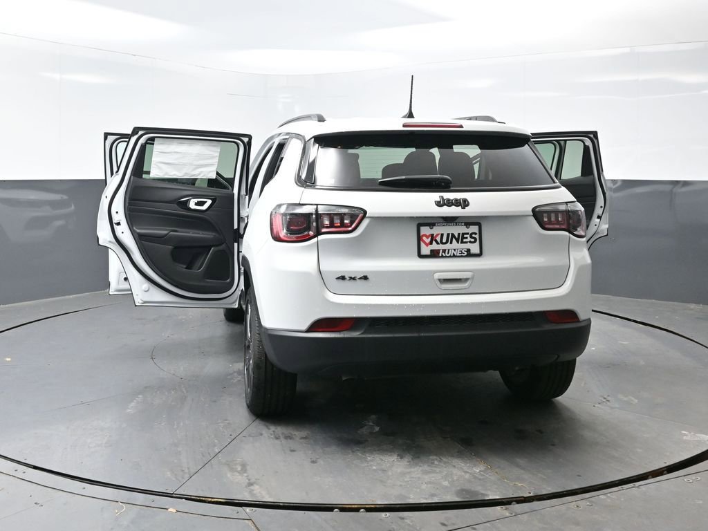 New 2026 Jeep Compass Latitude image 44