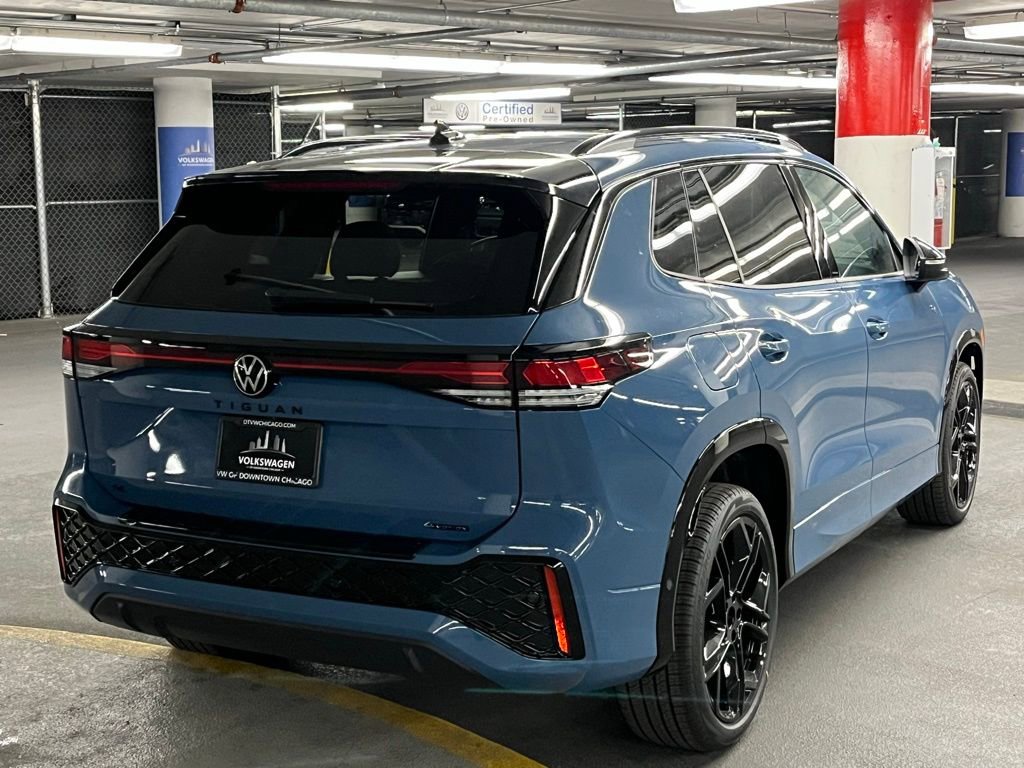 New 2025 Volkswagen Tiguan SE R-Line image 6