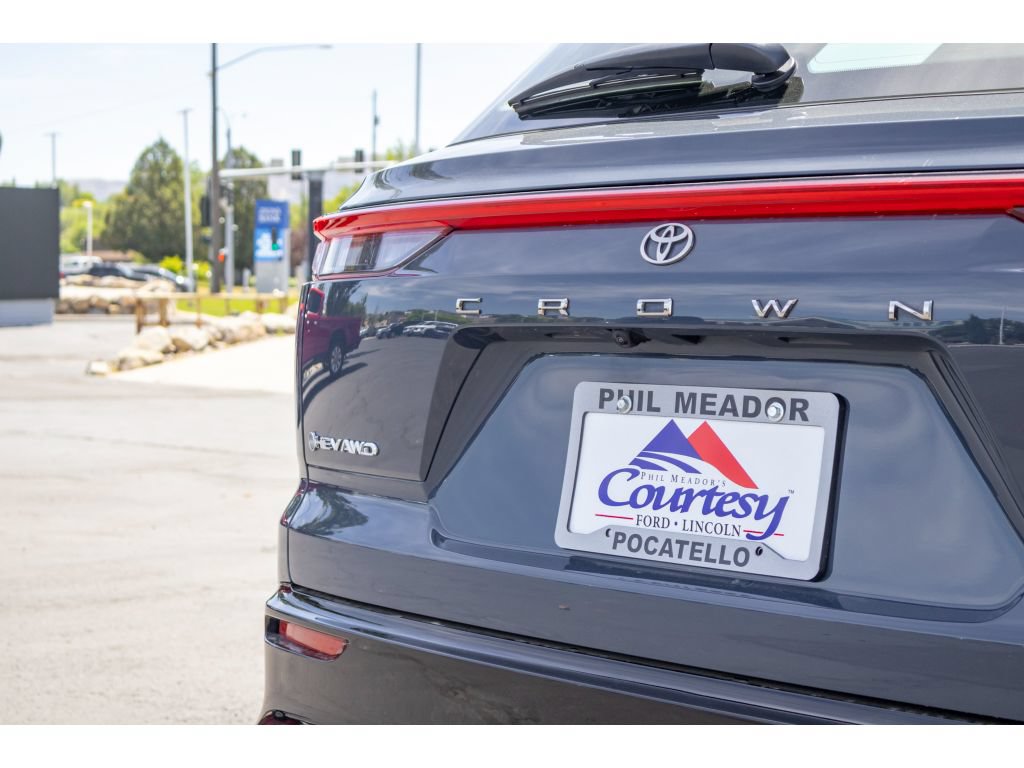 Used 2025 Toyota Crown Signia w/ Tow-Hitch Package (TMS) AWD/4WD image 28
