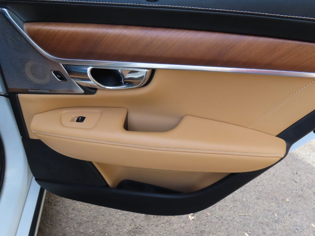 Used 2017 Volvo S90 T6 Inscription w/ Vision Package image 30