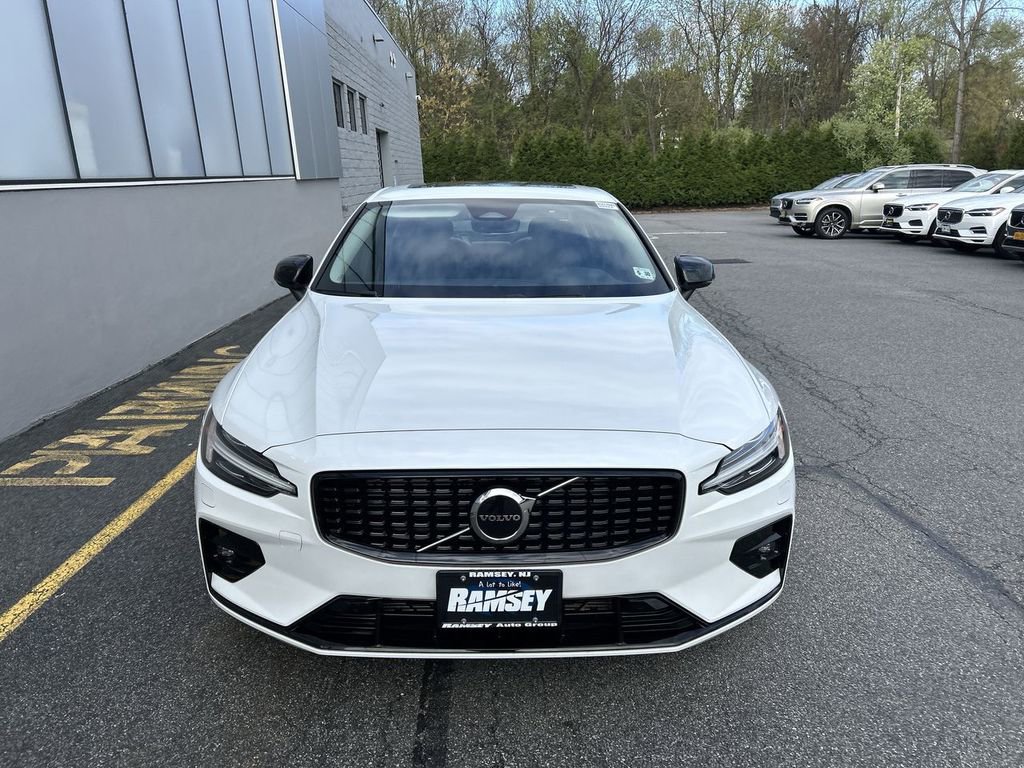 Certified 2025 Volvo S60 B5 Core AWD/4WD image 3