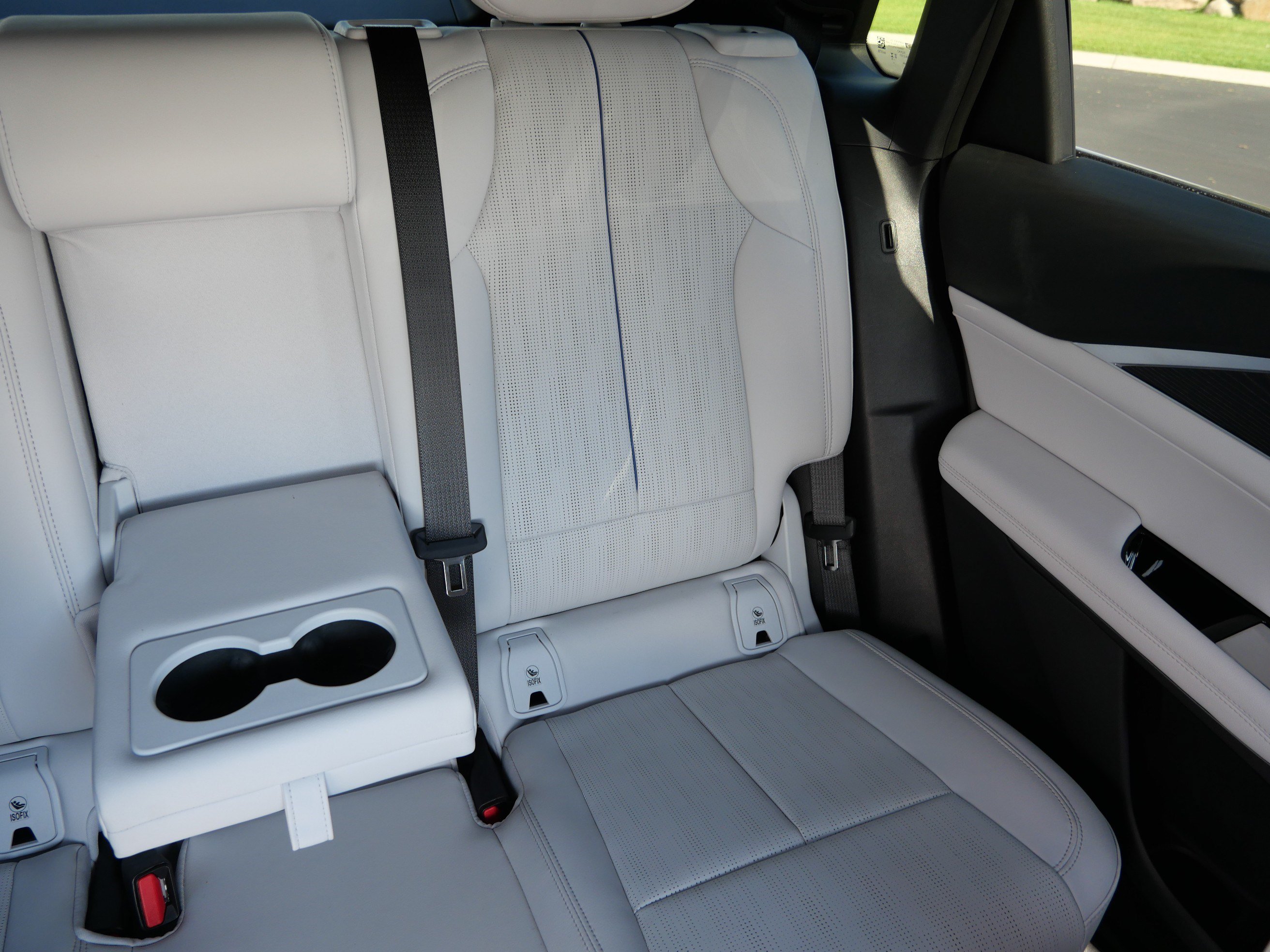 Used 2026 Cadillac Lyriq Luxury w/ LPO, Floor Liner Package AWD/4WD image 12