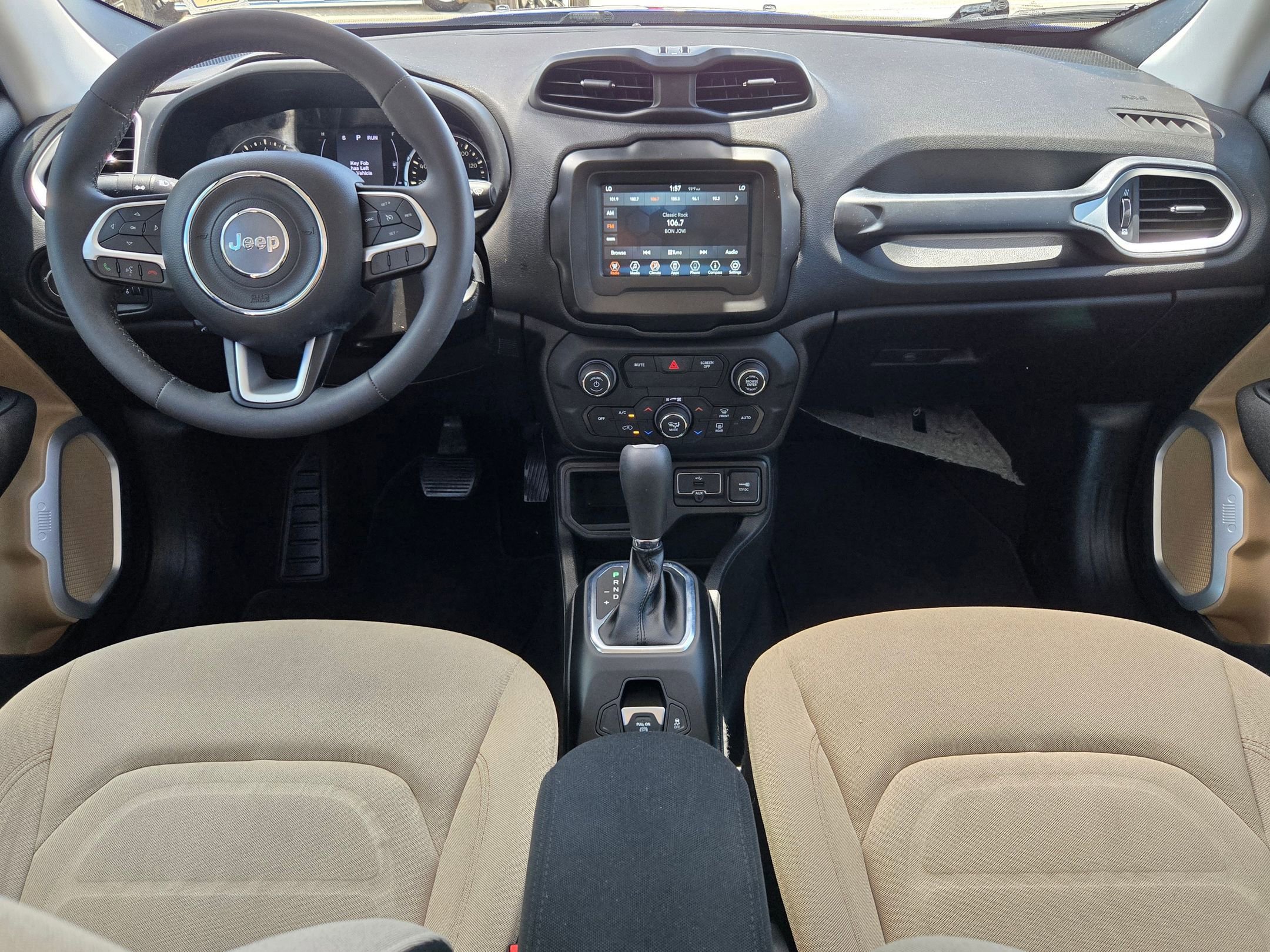 Used 2018 Jeep Renegade Latitude FWD image 16