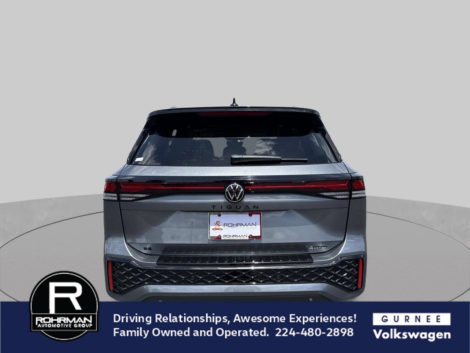 Used 2025 Volkswagen Tiguan SE R-Line AWD/4WD image 8