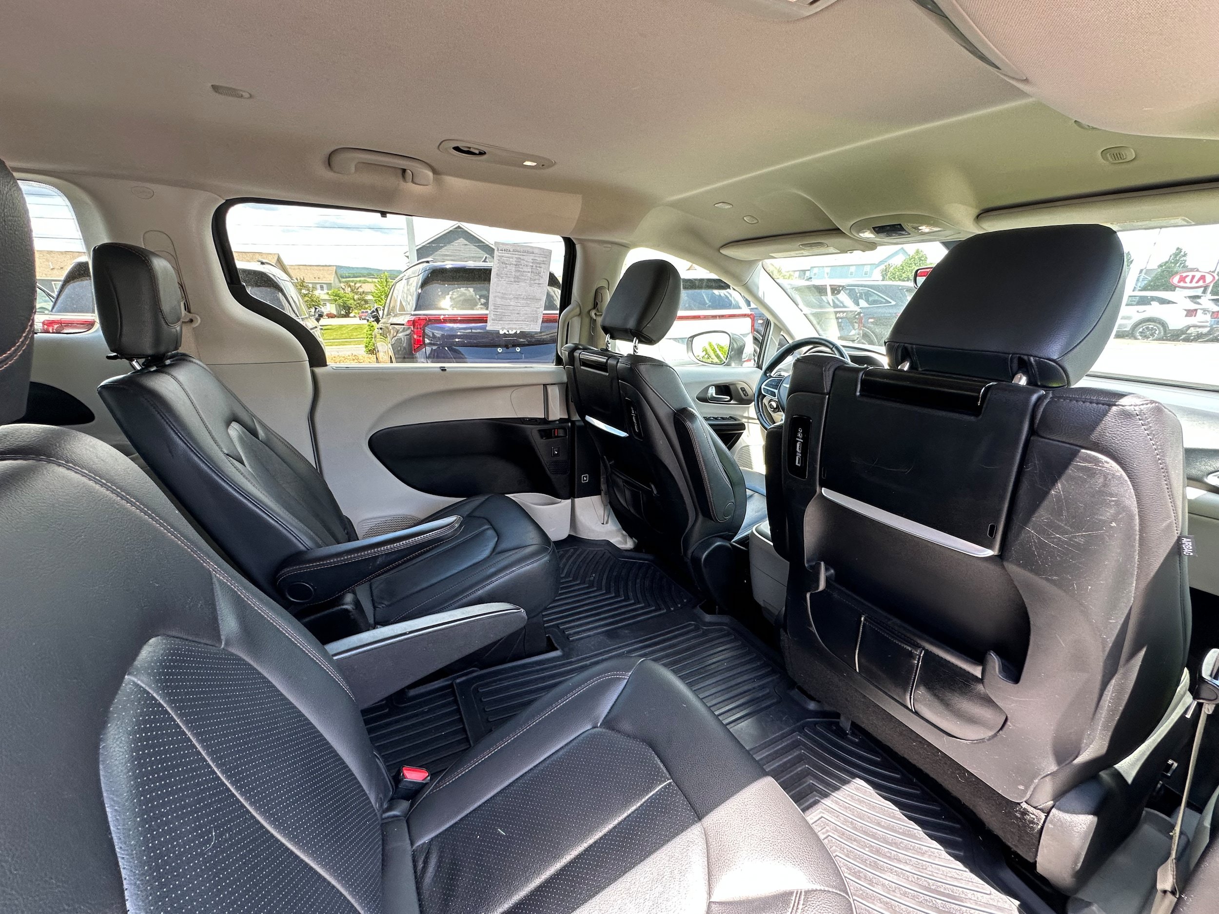 Used 2020 Chrysler Pacifica Touring-L Plus FWD image 9