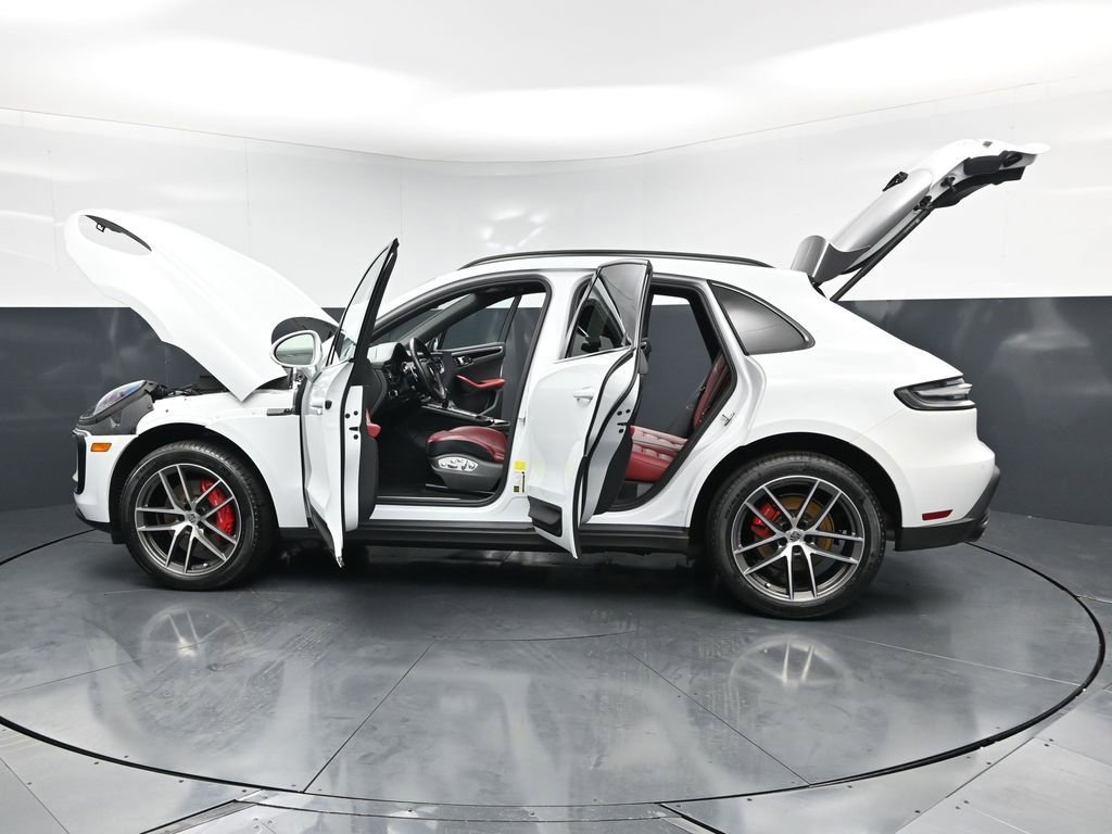 Certified 2023 Porsche Macan S AWD/4WD image 30
